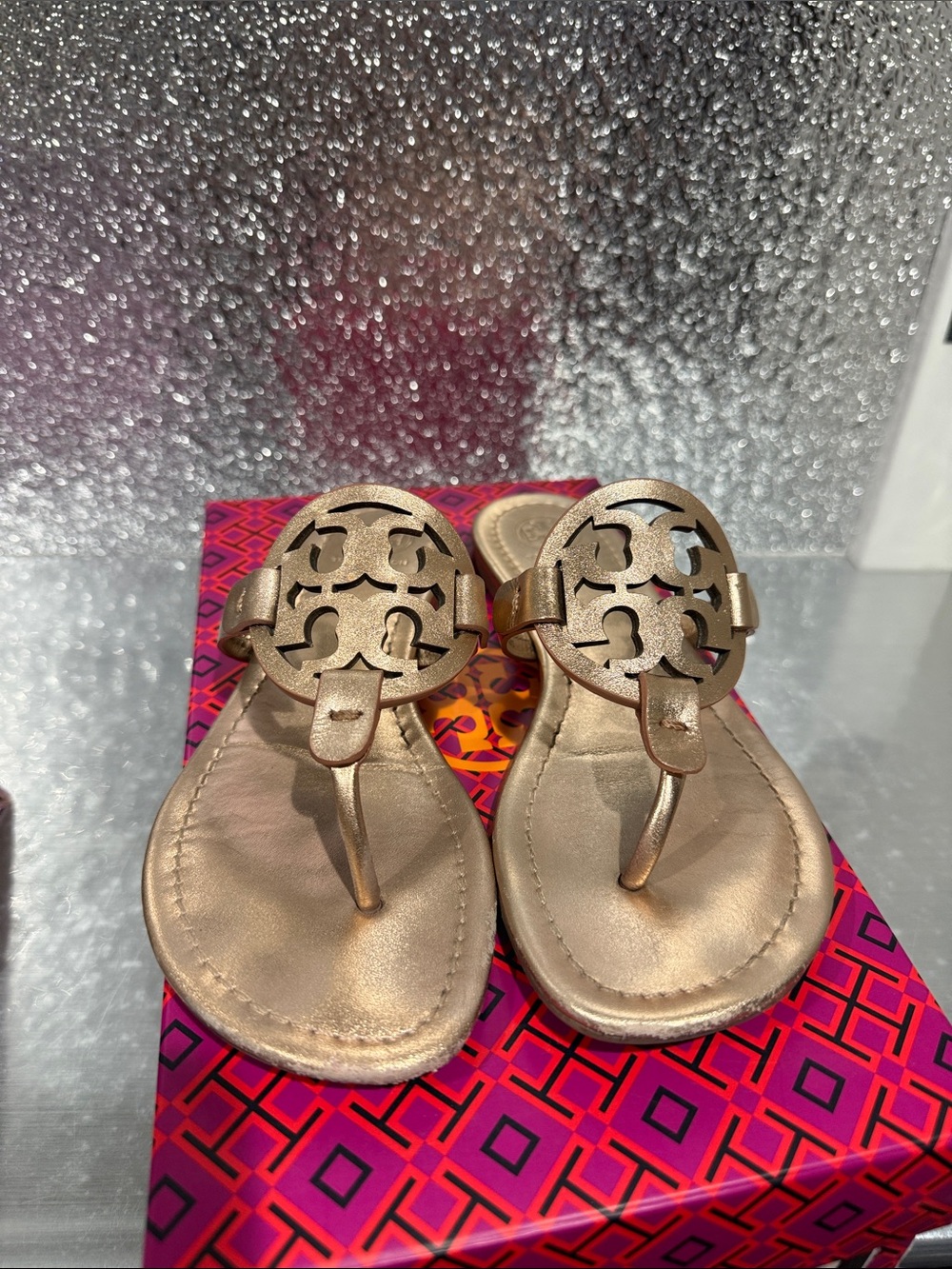 Tory Burch Metallic Rose Gold Logo Thong Sandals - Rose Gold
